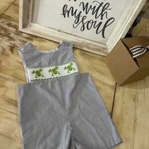Striped Sleeveless Romper with Frog Embroidery